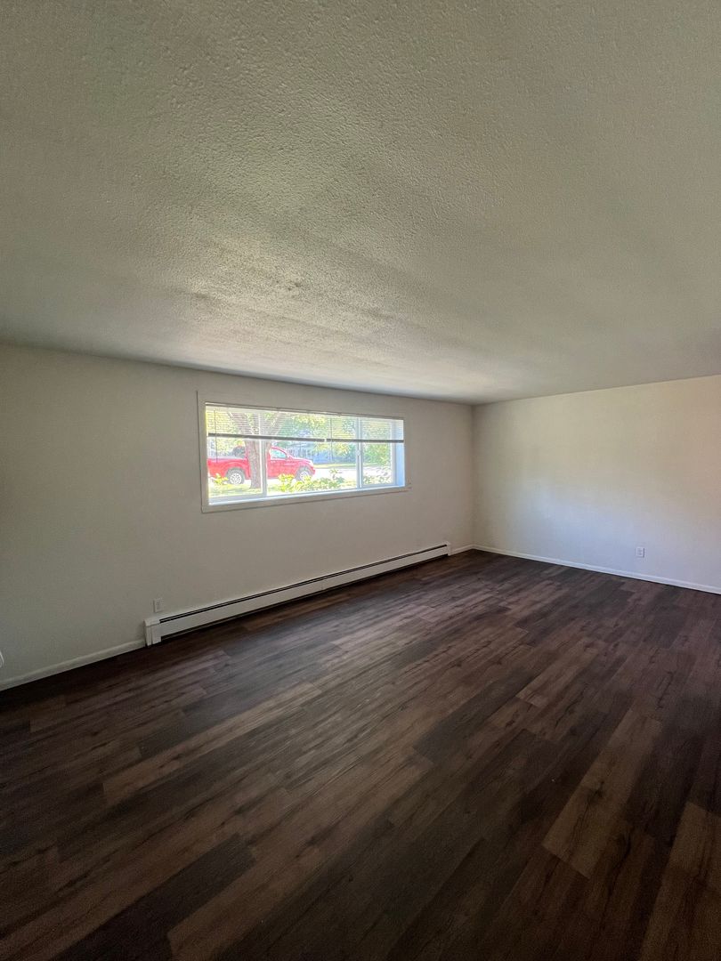 Fargo Apartment: 1025 7th Ave S