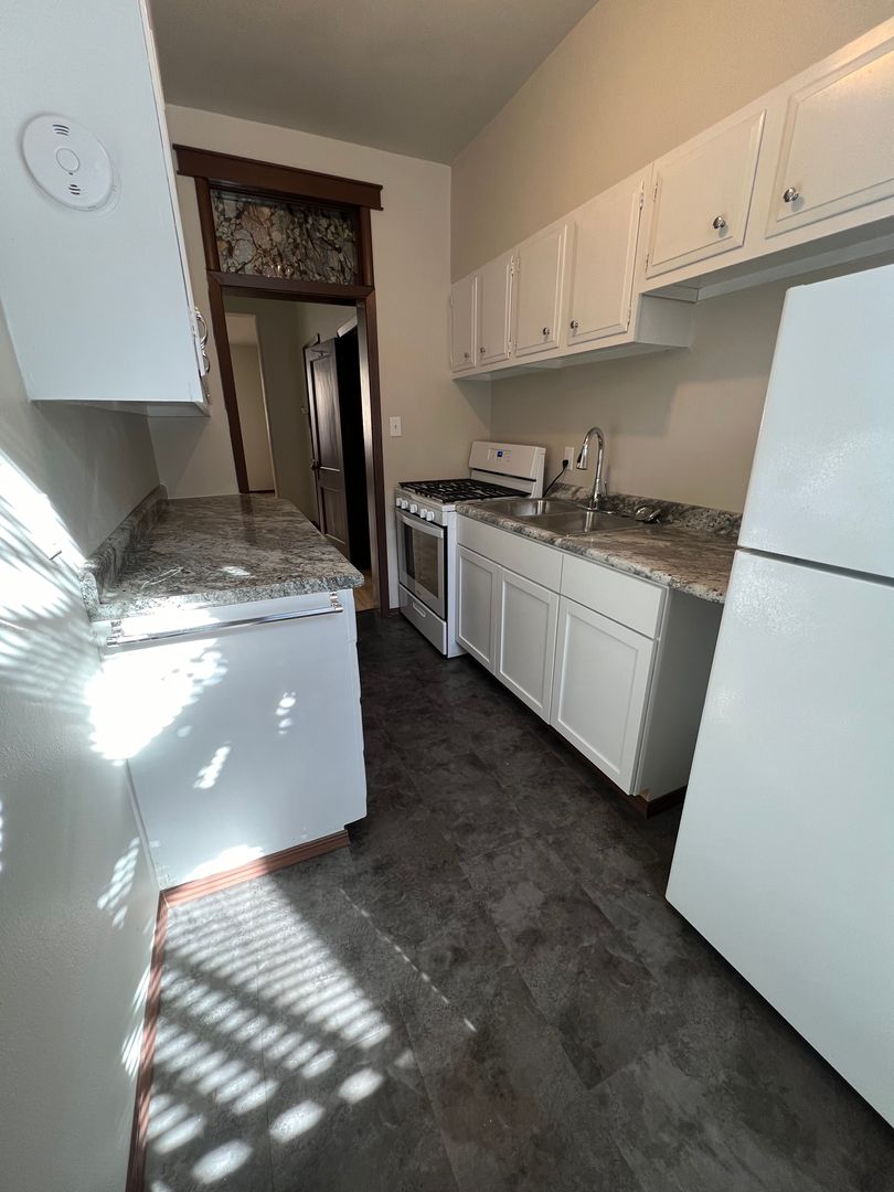 Fargo Apartment: 422 2nd Ave N