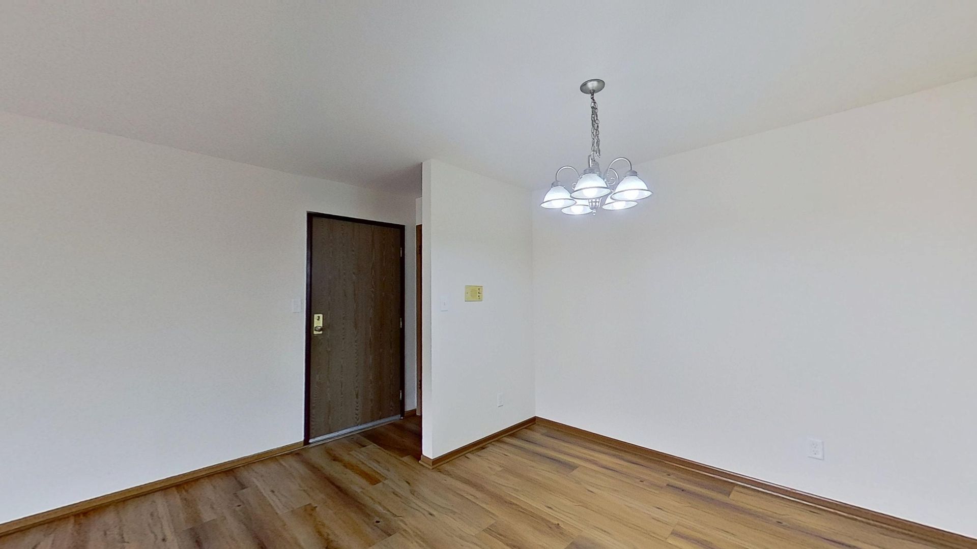 RENT SPECIAL - Renovated Upper 2 Bedroom 1.5 Bathroom Apartment 9 of 12