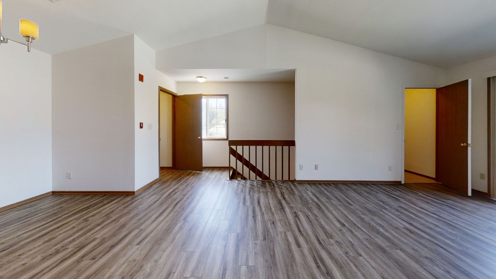 RENOVATED Condo Style Lower 1 Bedroom 1 Bathroom Apartment 6 of 9