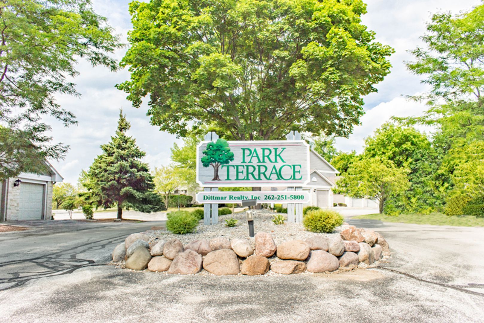 Menomonee Falls Apartment: N86 W14200-14334 Fond du Lac Ave