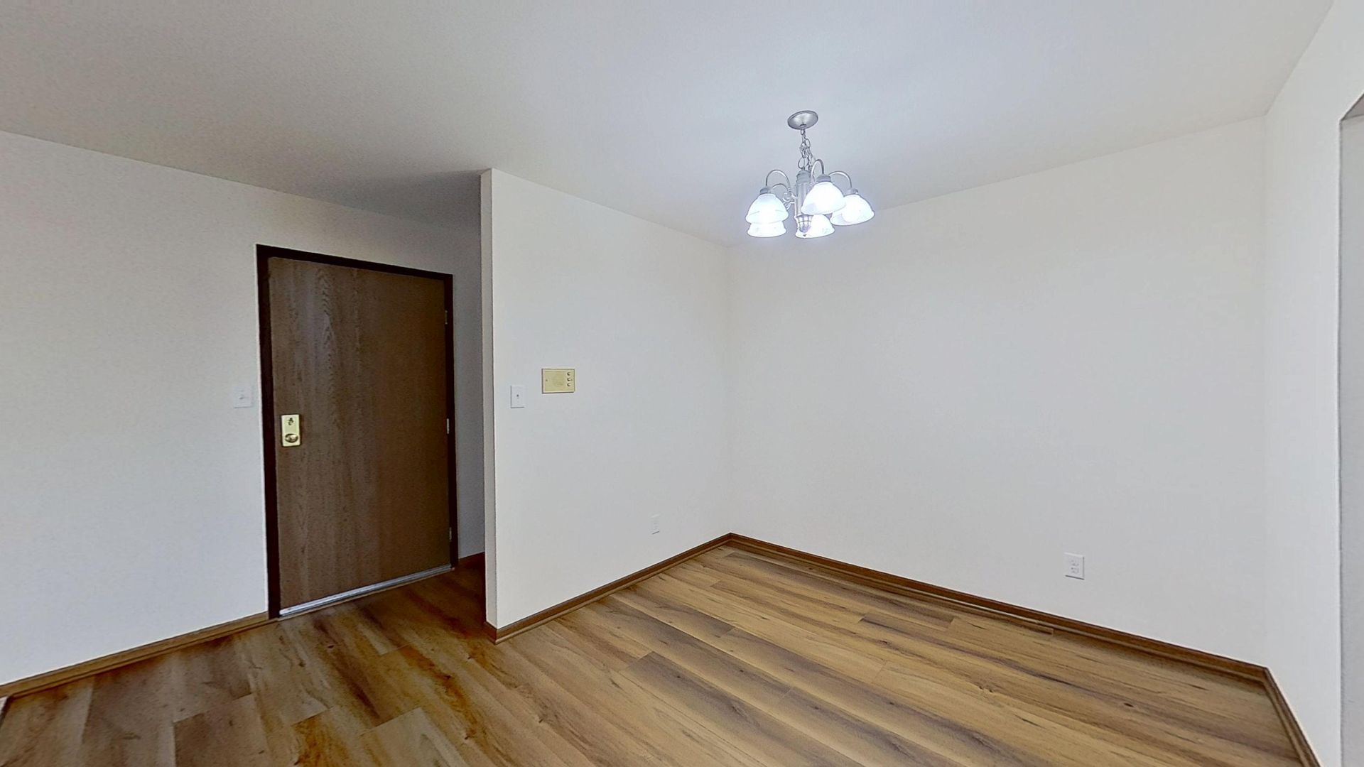 RENOVATED Lower 1 Bedroom 1 Bathroom Apartment 9 of 12