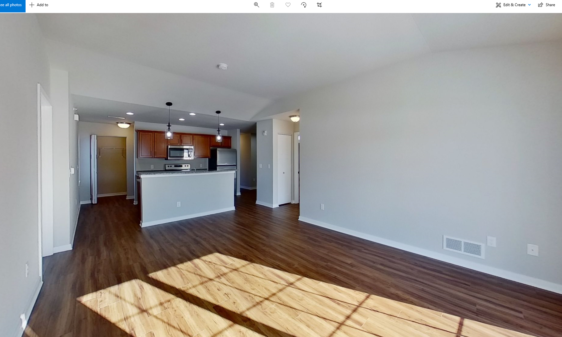 Slinger Apartment: 1902,1904,1906,1908,2002,2004,2006,2008 American Eagle Dr