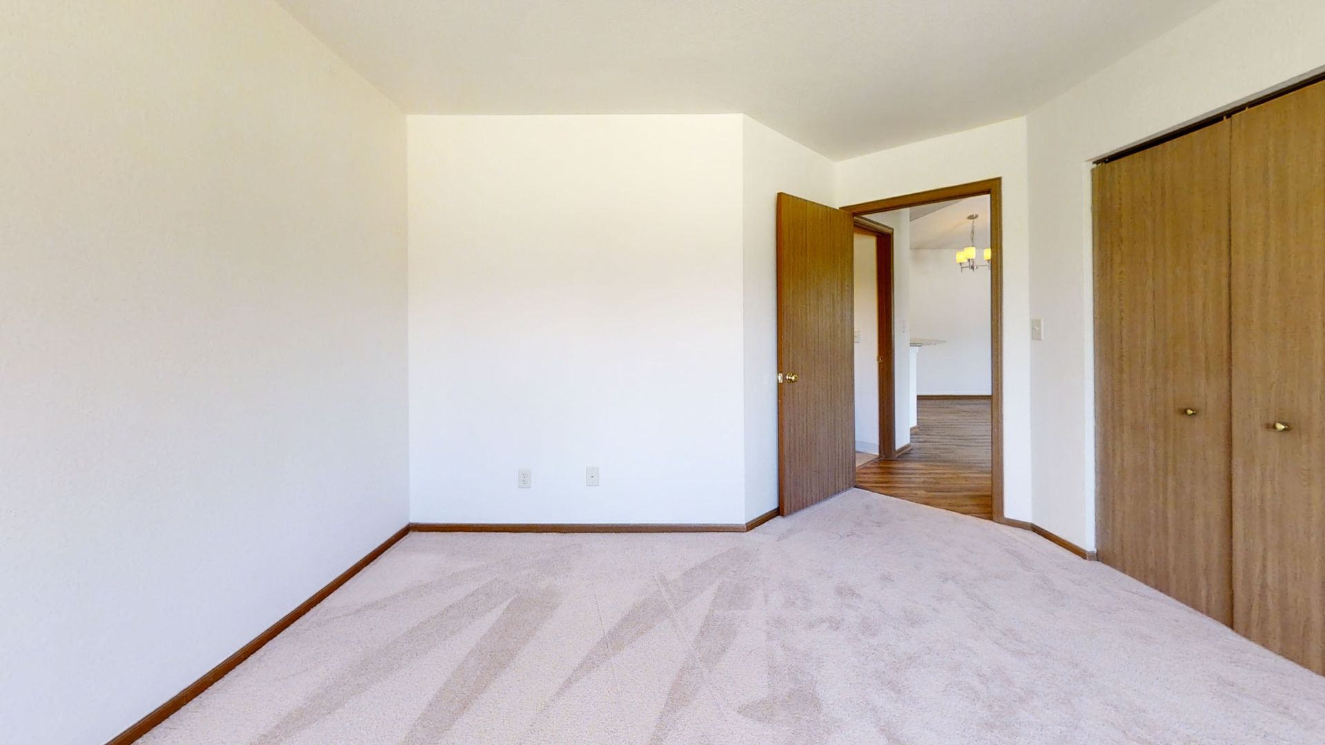 RENOVATED Condo Style Upper 1 Bedroom 1 Bathroom Apartment 8 of 9