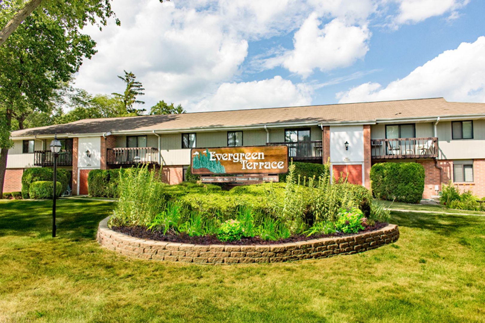 Menomonee Falls Apartment: N83 W13680-13704 Fond du Lac Ave