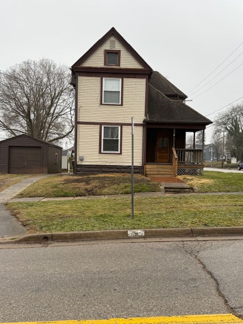 Cuyahoga Falls House: Wadsworth Ave  146 #1  (DN)