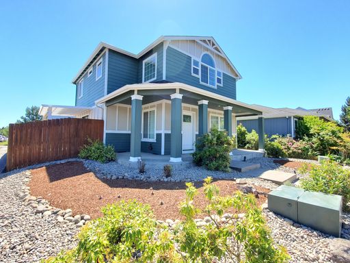 Pet Friendly 3 Bed / 2.5 Bath Home Near I-5 – photo 1