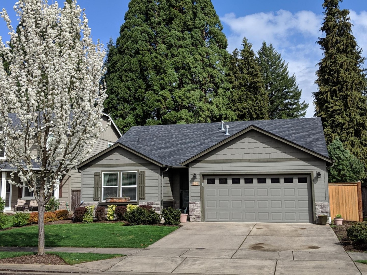 Albany House: 899 North Pointe Dr. NW