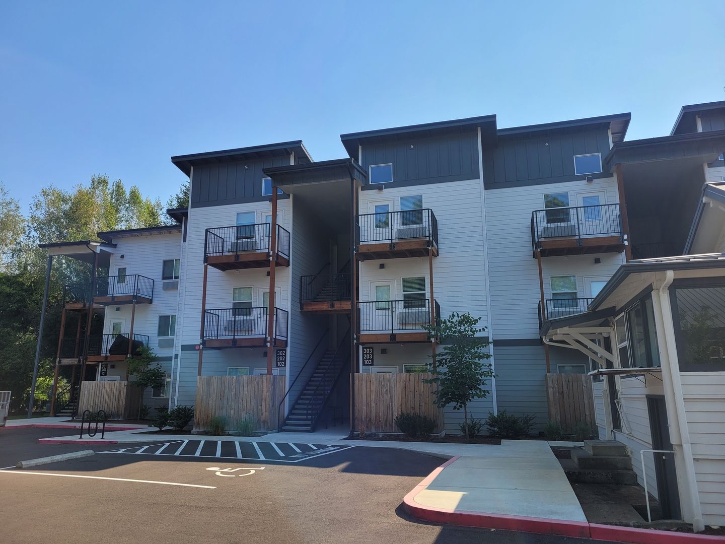 Keizer Apartment: 433 Chemawa Rd N
