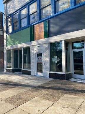 Studio Apartment in Downtown Salem in Historic Building – photo 1