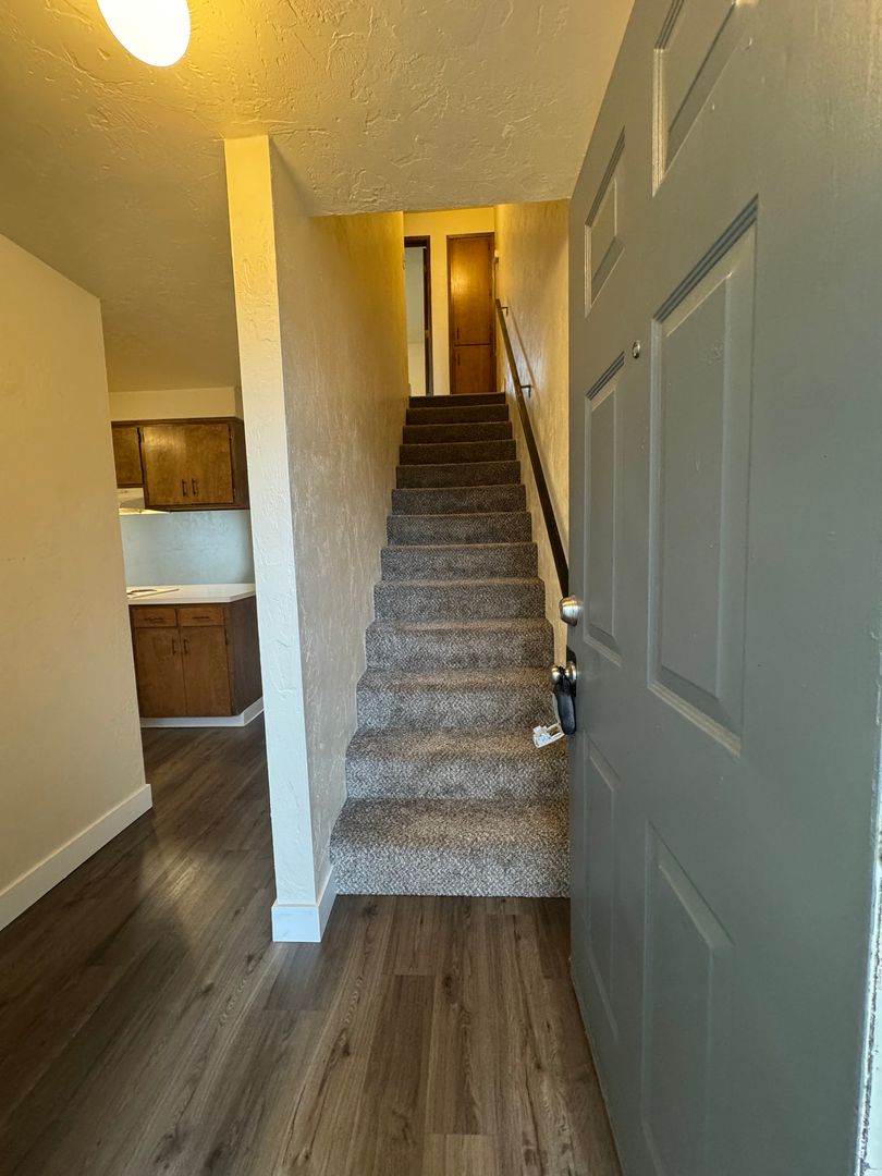 Albany Apartment: 462 26th Ave SE