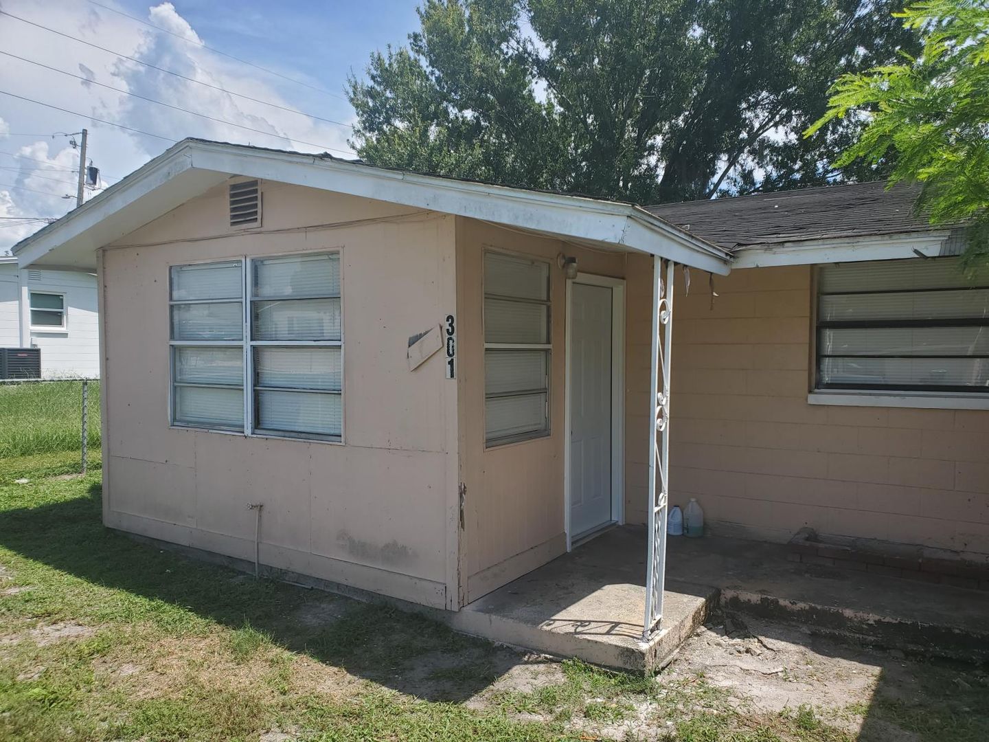 Mulberry Apartment: 301-303 SW 3RD TERRACE