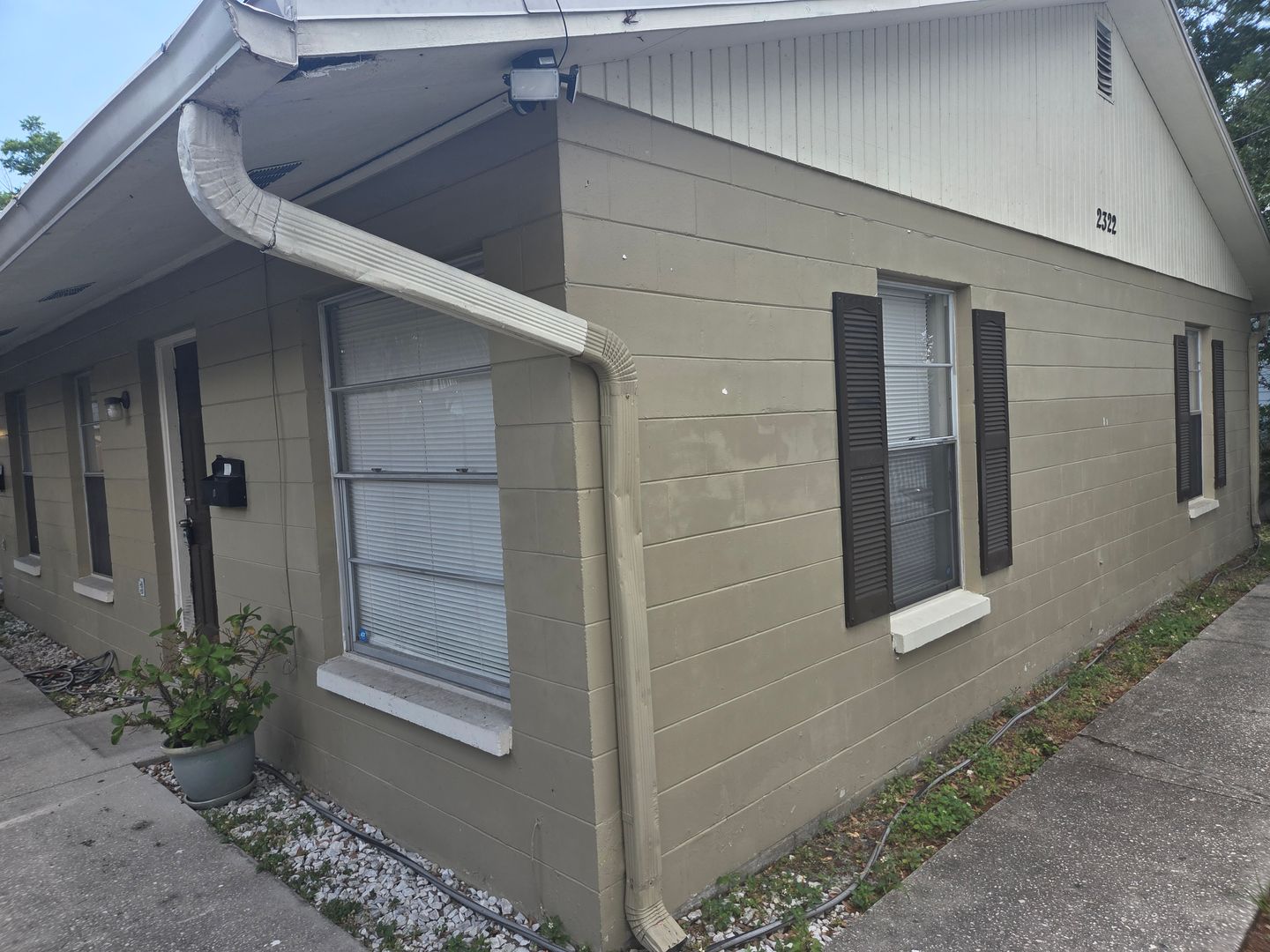 Tampa Apartment: 2322 West Saint John Street