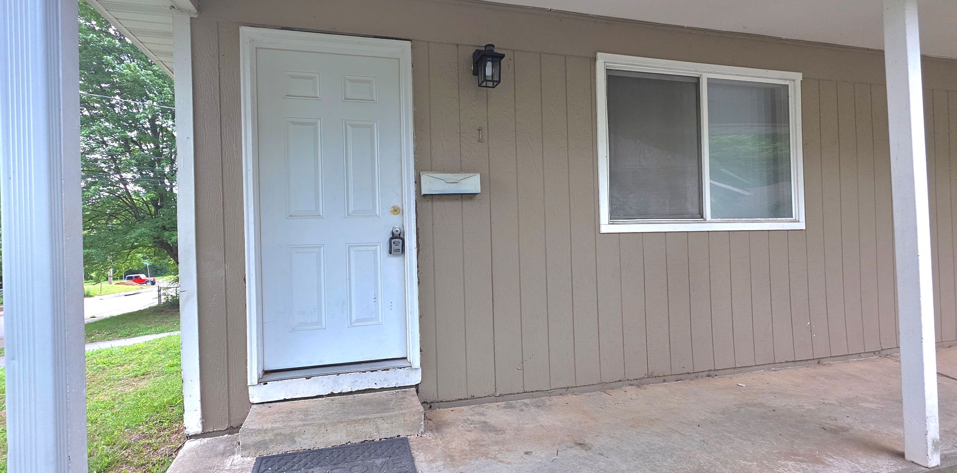 Springfield Apartment: 939 S. Douglas