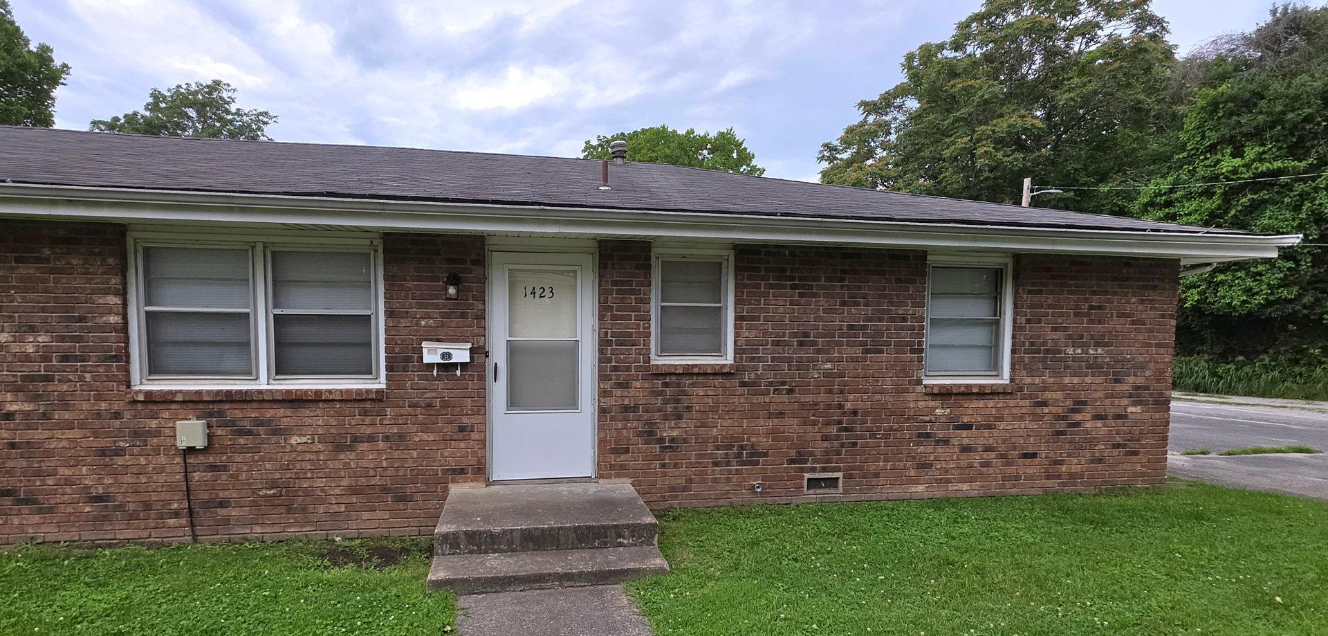 Springfield House: 1423 E. Cairo