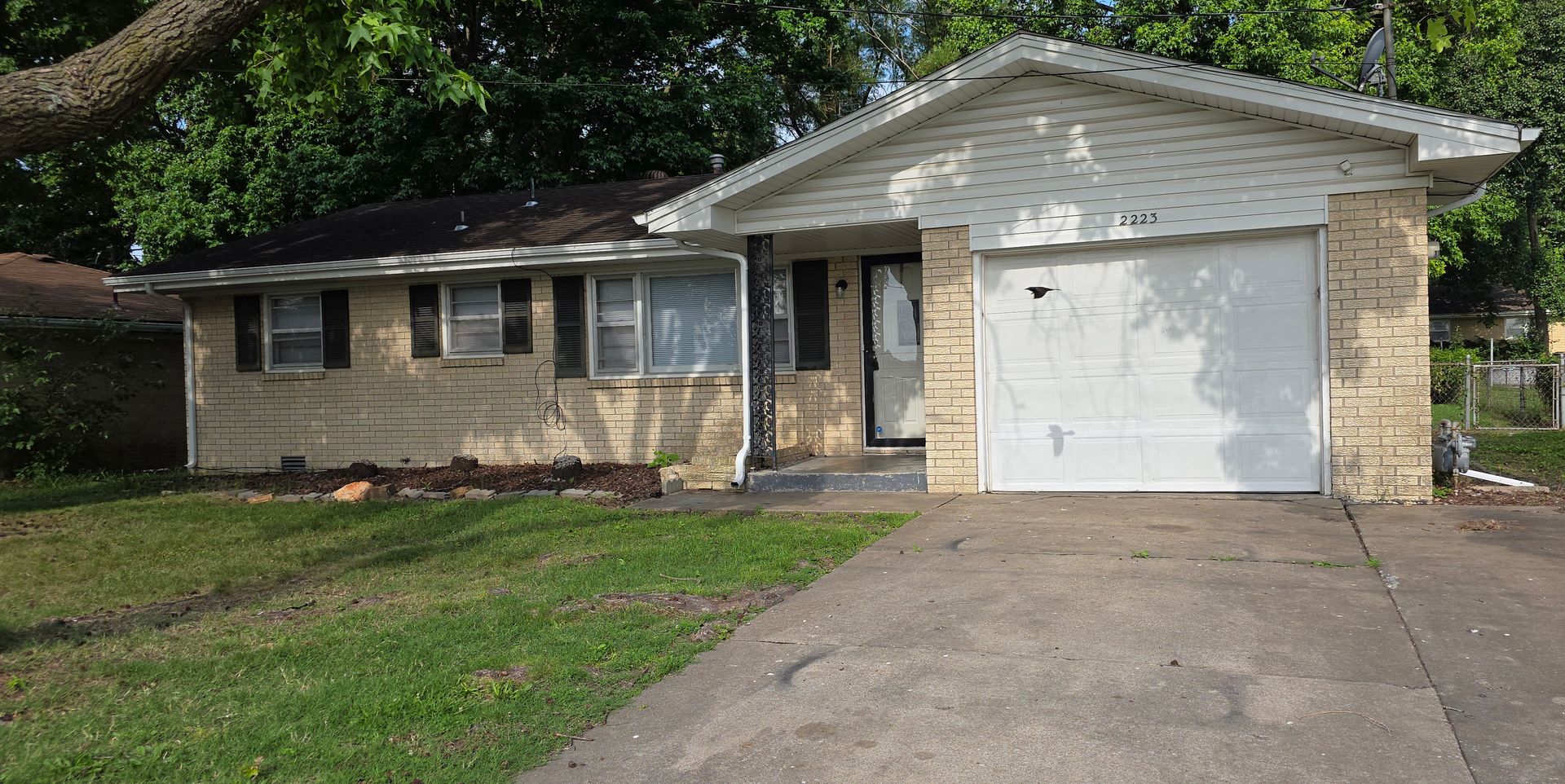 Springfield House: 2223 N Link