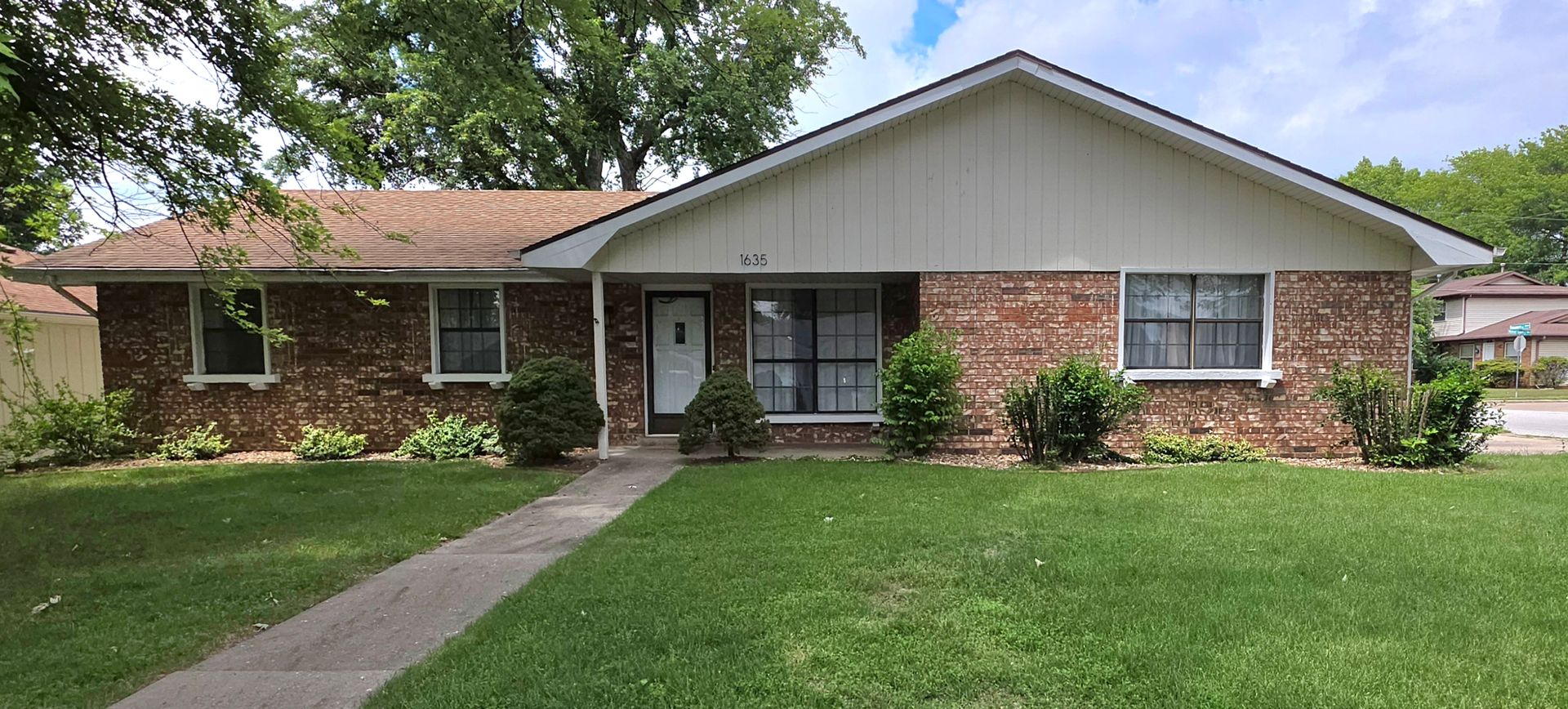 Springfield House: 1635 E Hanover