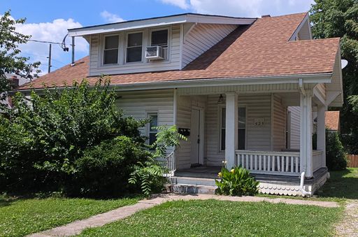 Nice 2 Bedroom 1 Bathroom triplex unit for $795! Central heat and air! Water, sewer and gas utilities included! – photo 1