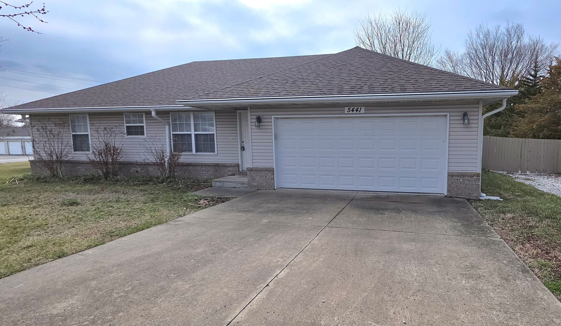 Battlefield Apartment: 4159 W 3rd St