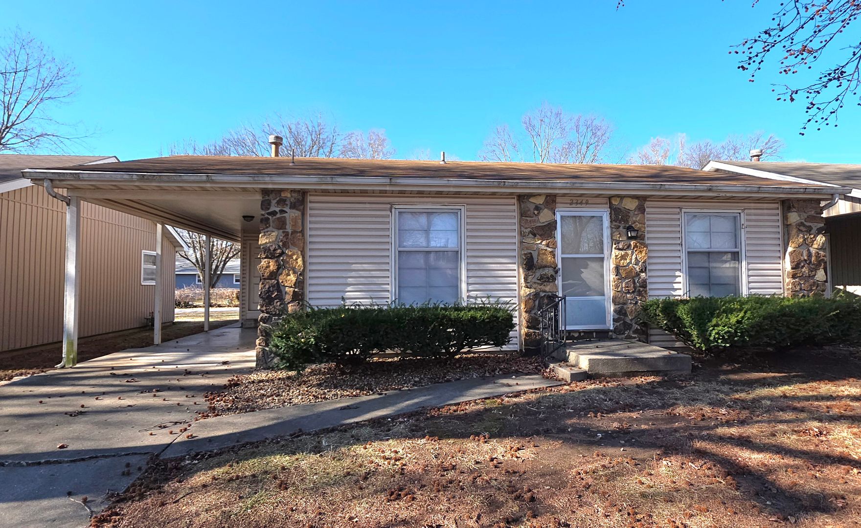 Springfield House: 2349 S National