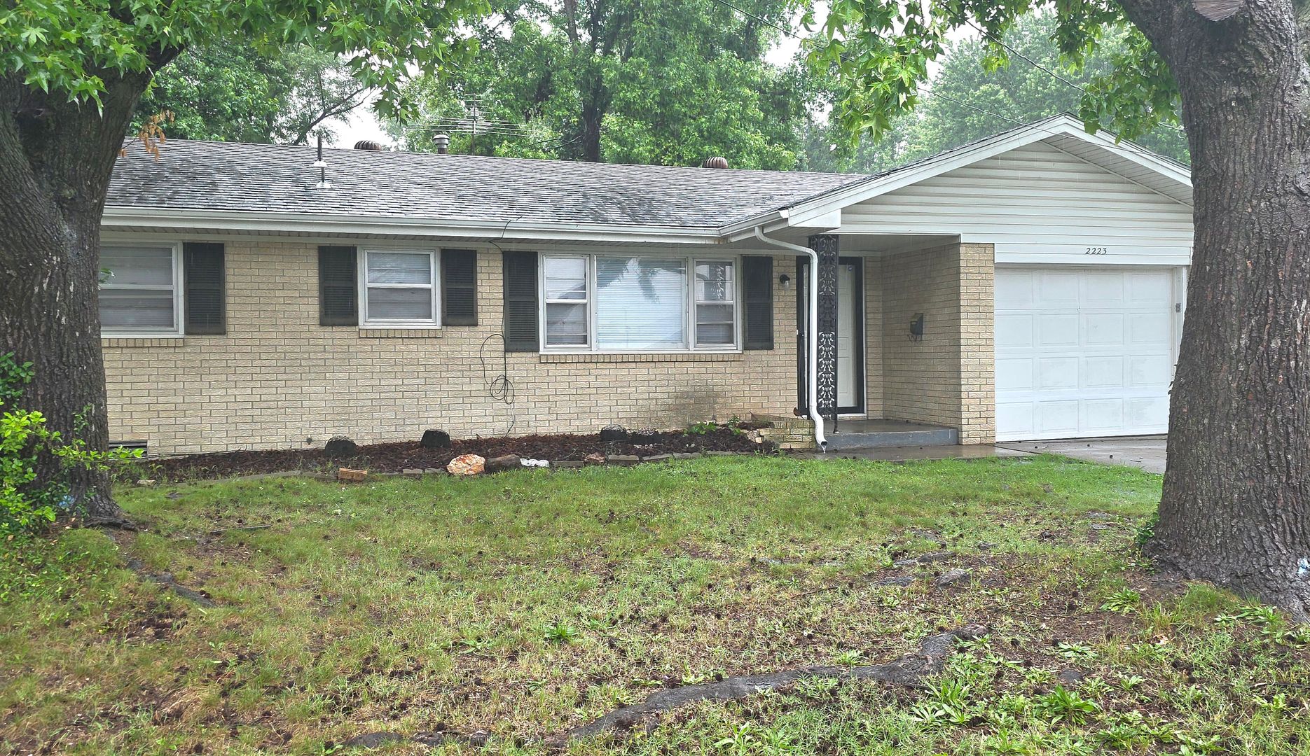 Springfield House: 2223 N Link