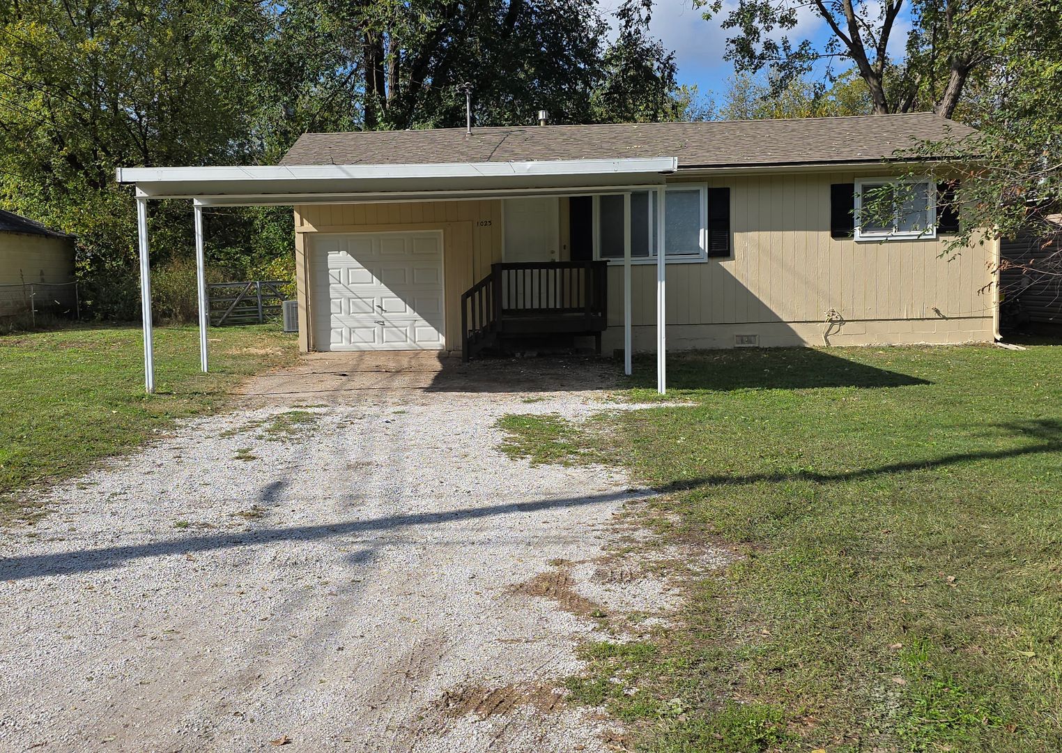 Springfield House: 1023 N. Nettleton Ave.