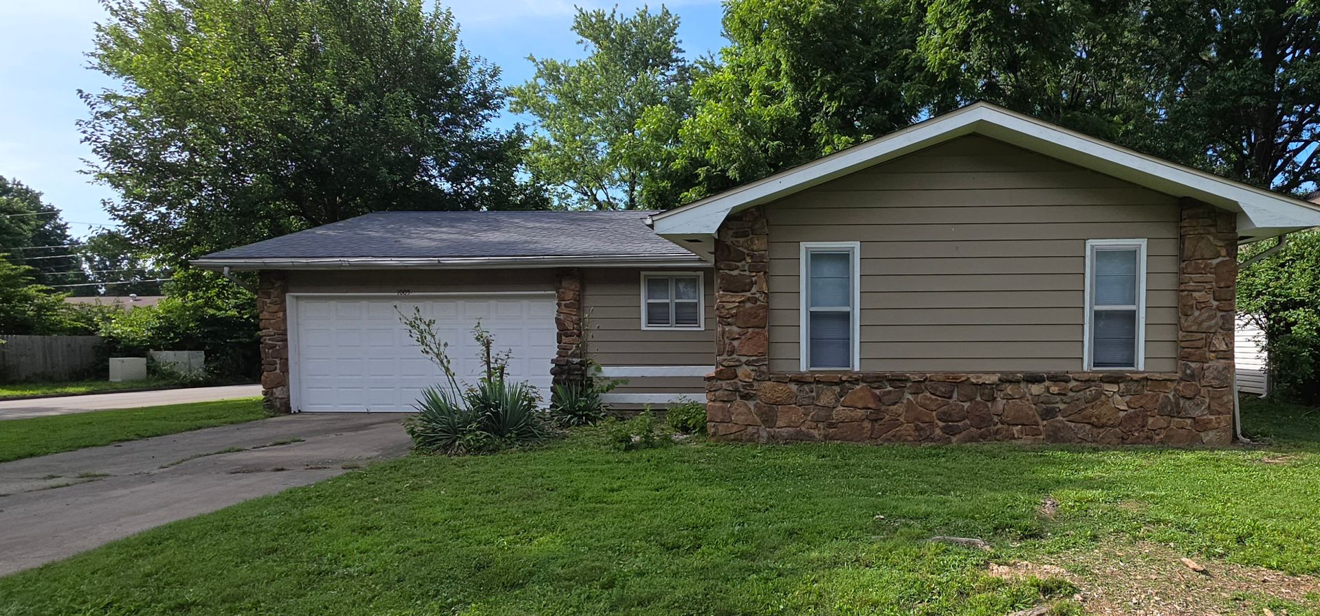 Springfield House: 1005 E. Guinevere St.
