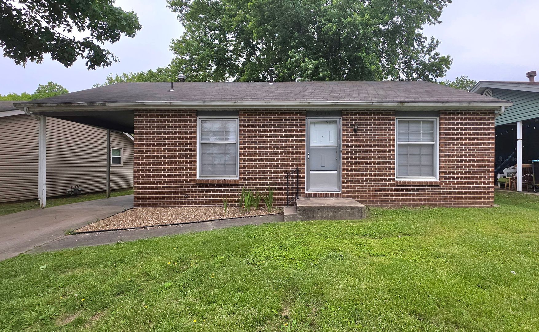Springfield House: 2319 S National