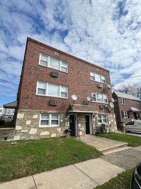 Beautiful, first floor lawn crest apartment – photo 1