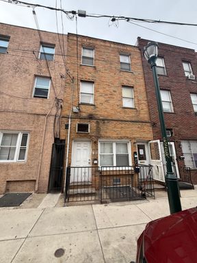 Cozy 2nd floor studio in Port Richmond – photo 1