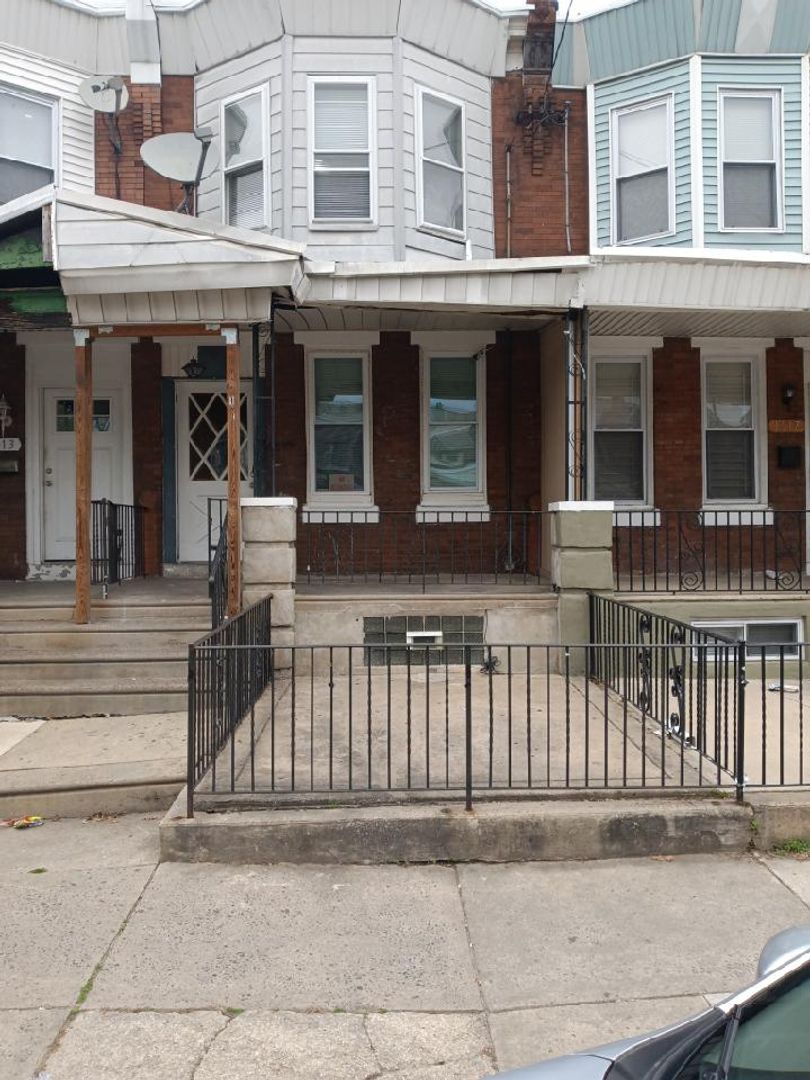 Philadelphia House: 1915 E Tioga Street