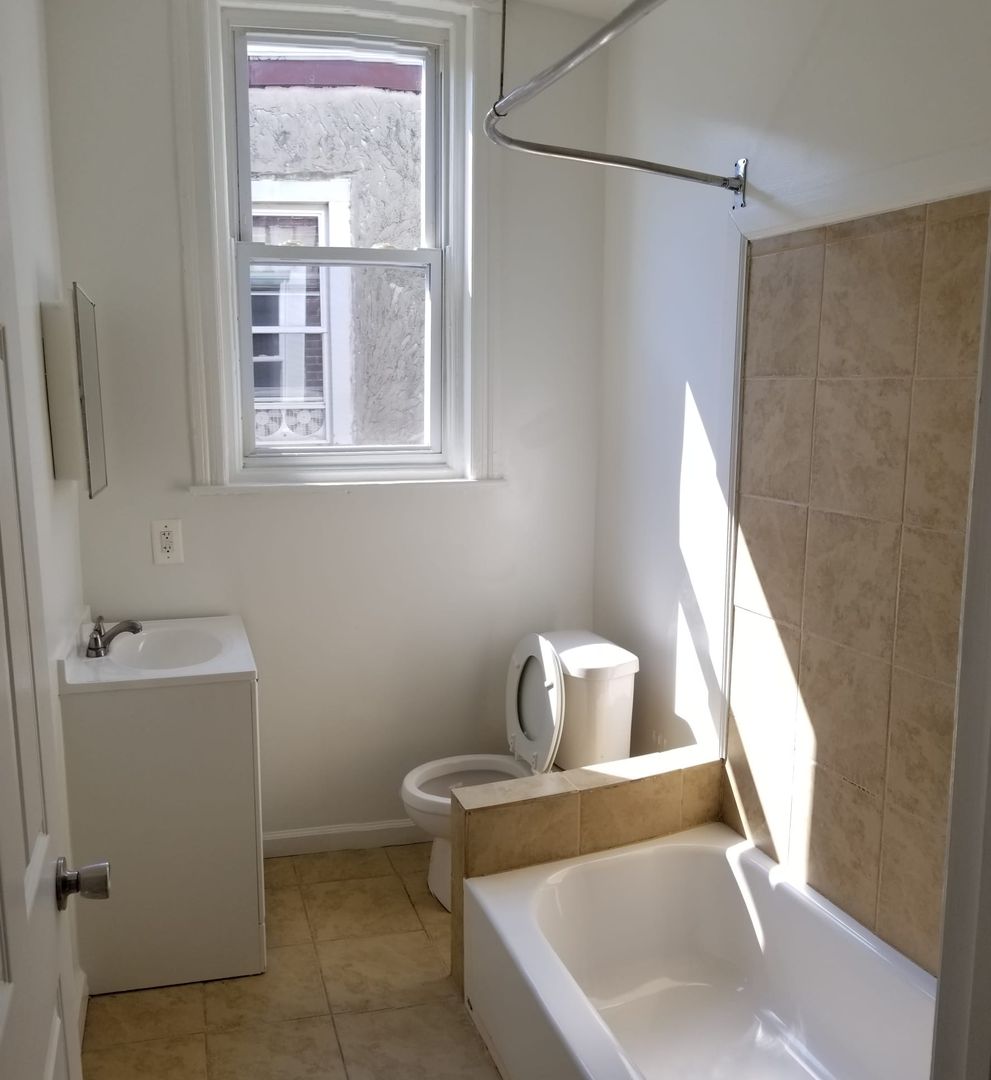 5346 Webster St 10 of 19