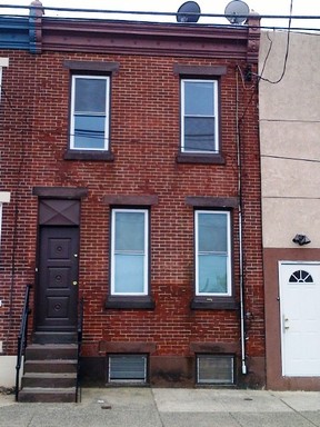 Large house on a main street! – photo 1