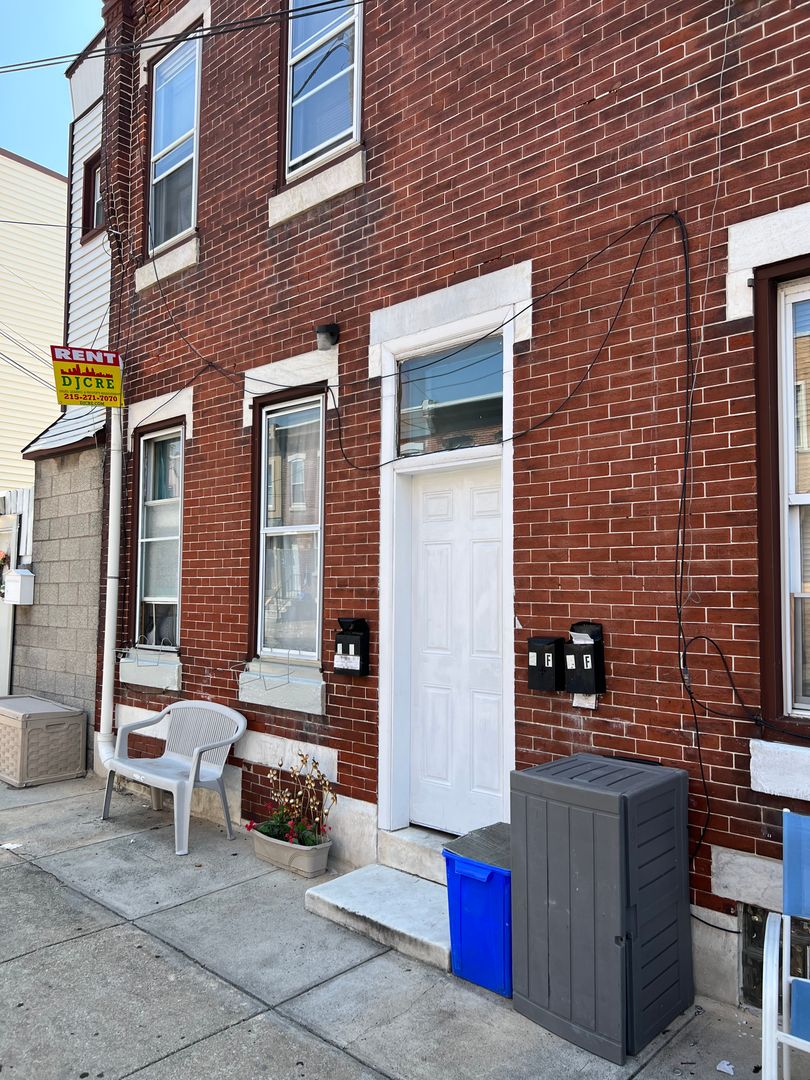 Philadelphia Apartment: 2601 E Clearfield Street