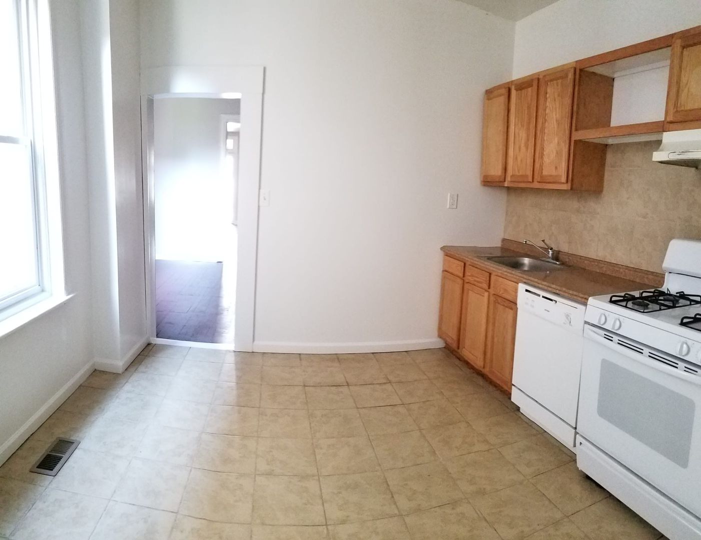 5346 Webster St 8 of 19