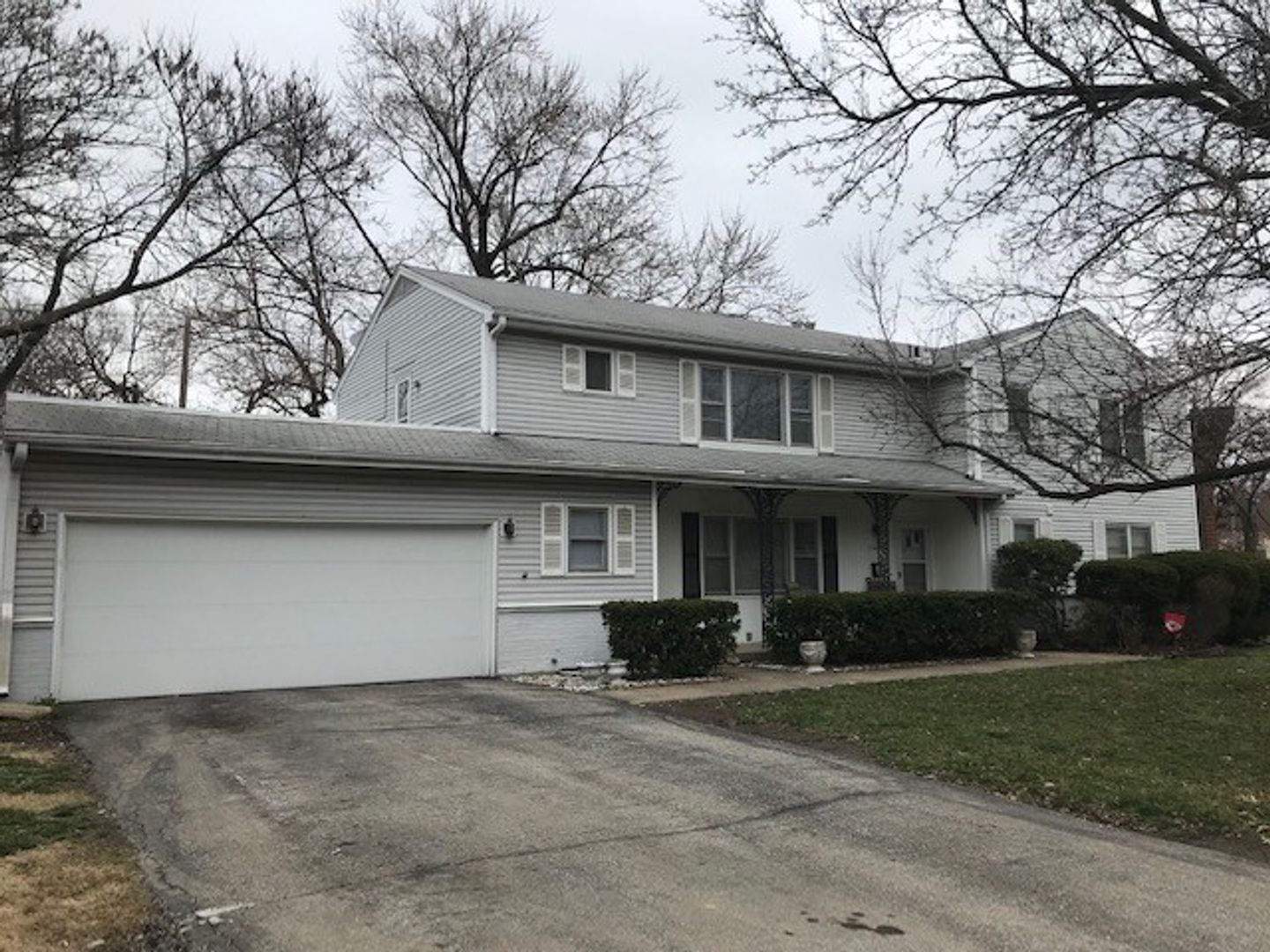 Kansas City House: 1504 Meadow Lake Terrace