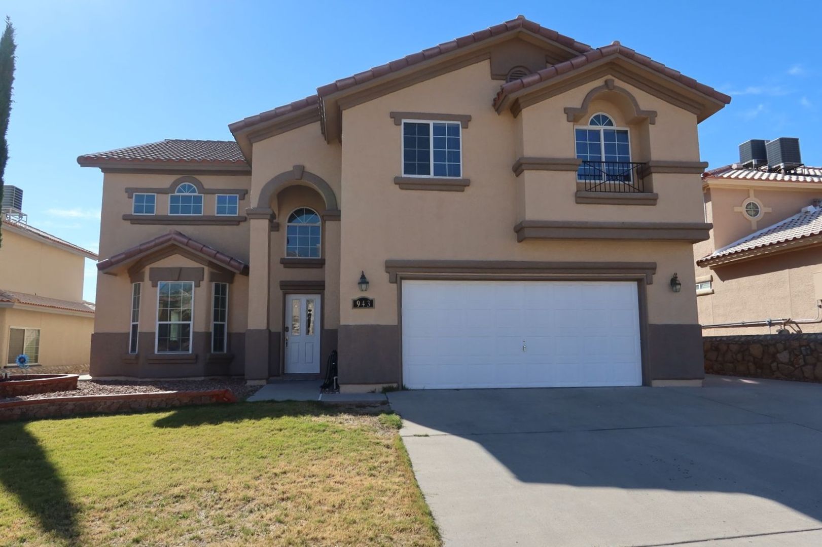 EL PASO House: 943 VIA DESCANSO