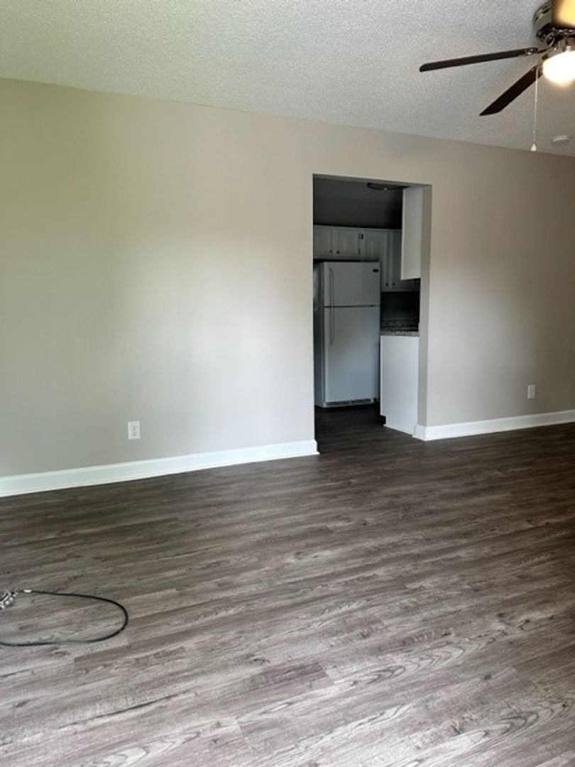 Kingsport Apartment: 218 Colonial Heights Rd