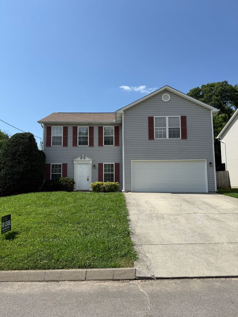 Knoxville House: 2329 Settlers Ridge Lane