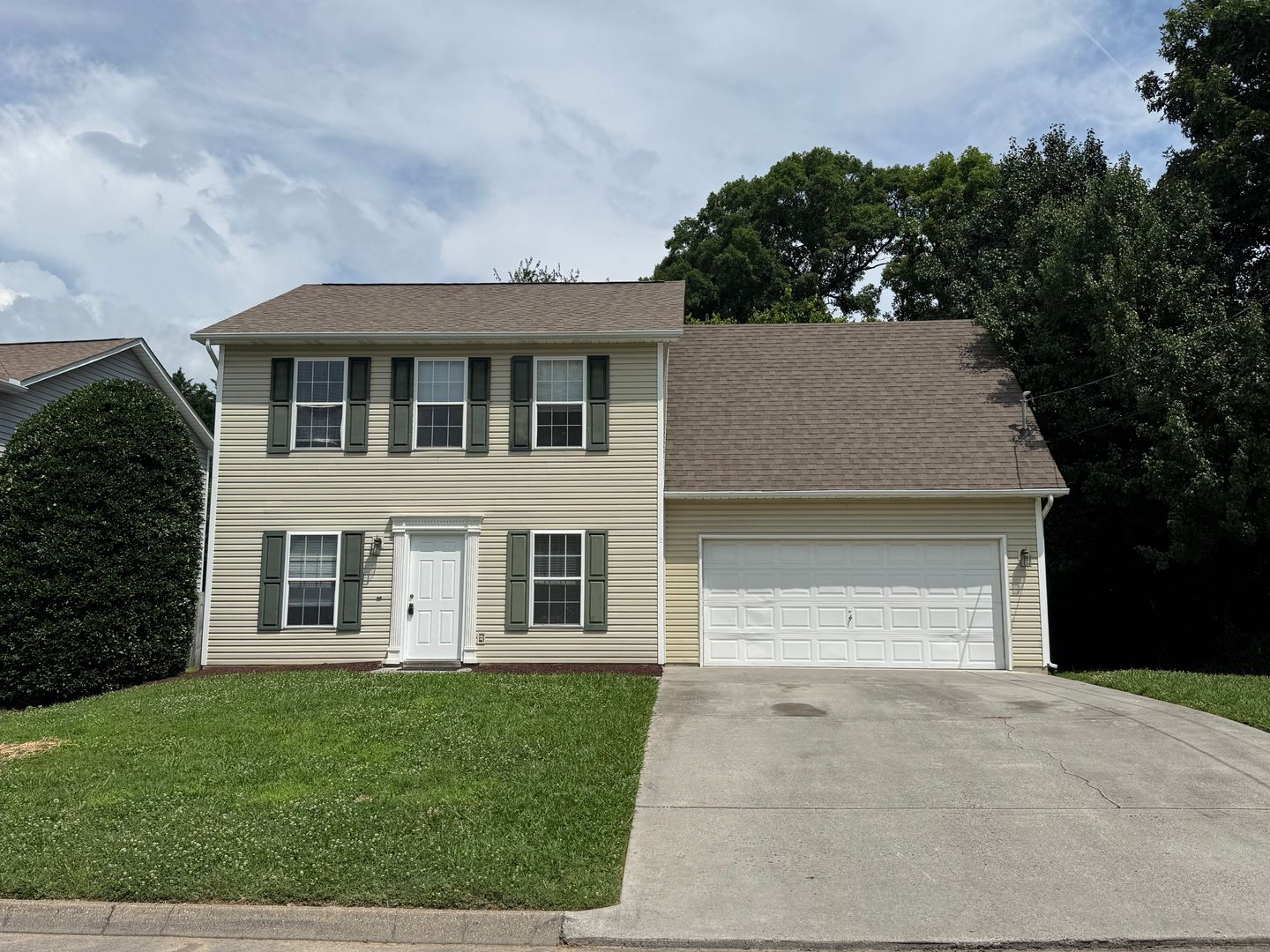 Knoxville House: 2333 Settlers Ridge Lane