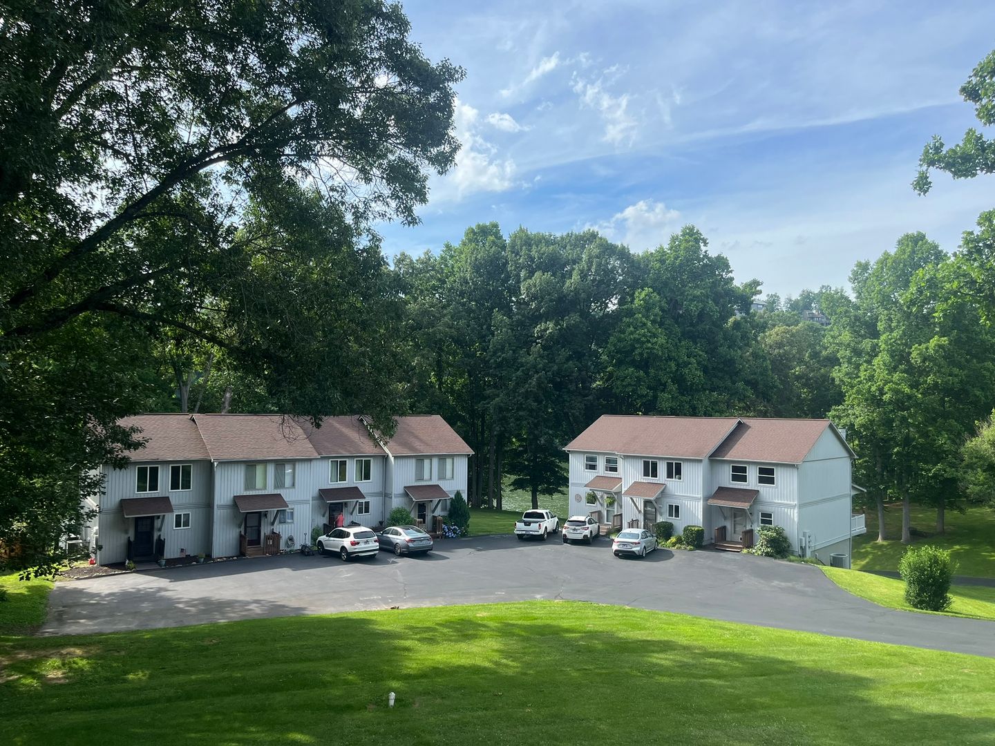 Piney Flats Townhome: 120 Point Shore