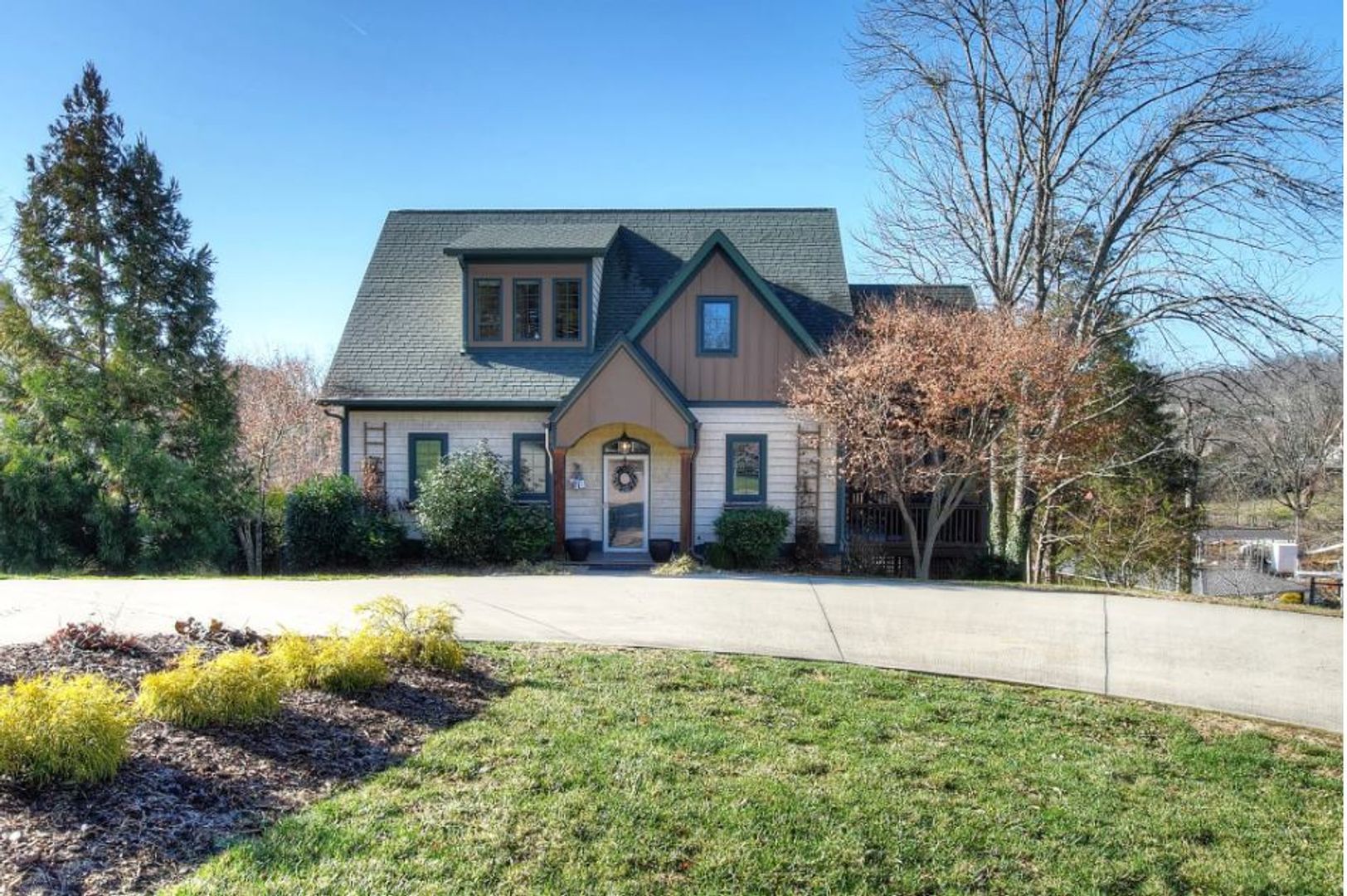 Johnson City House: 121 Lake Haven Dr