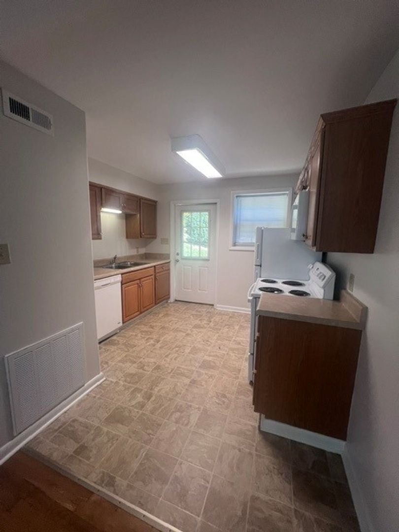 Johnson City Apartment: 1401 Narrow Ln