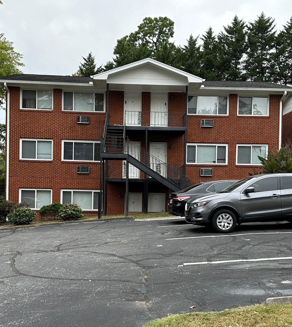 Knoxville Apartment: 2601 Bridalwood Dr.