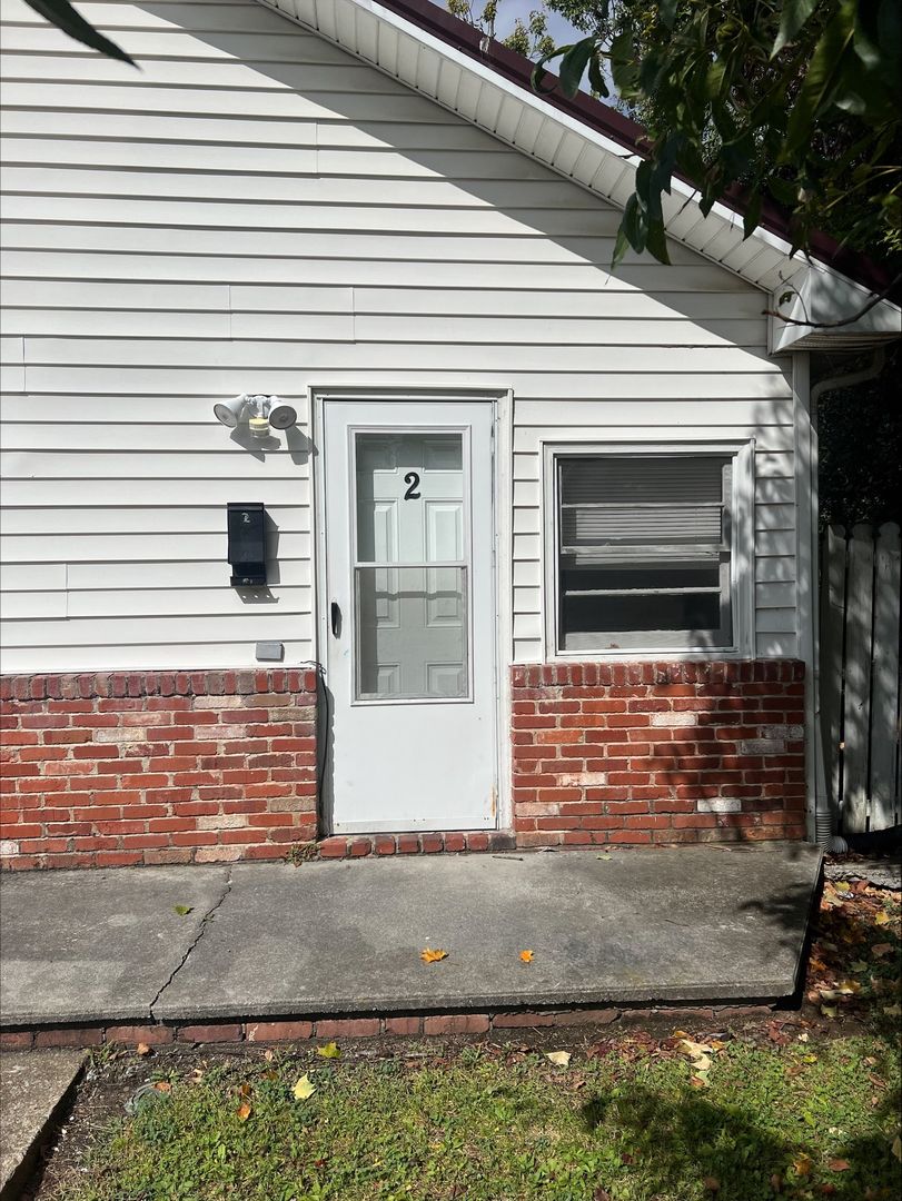 Johnson City Apartment: 810 Lamont St