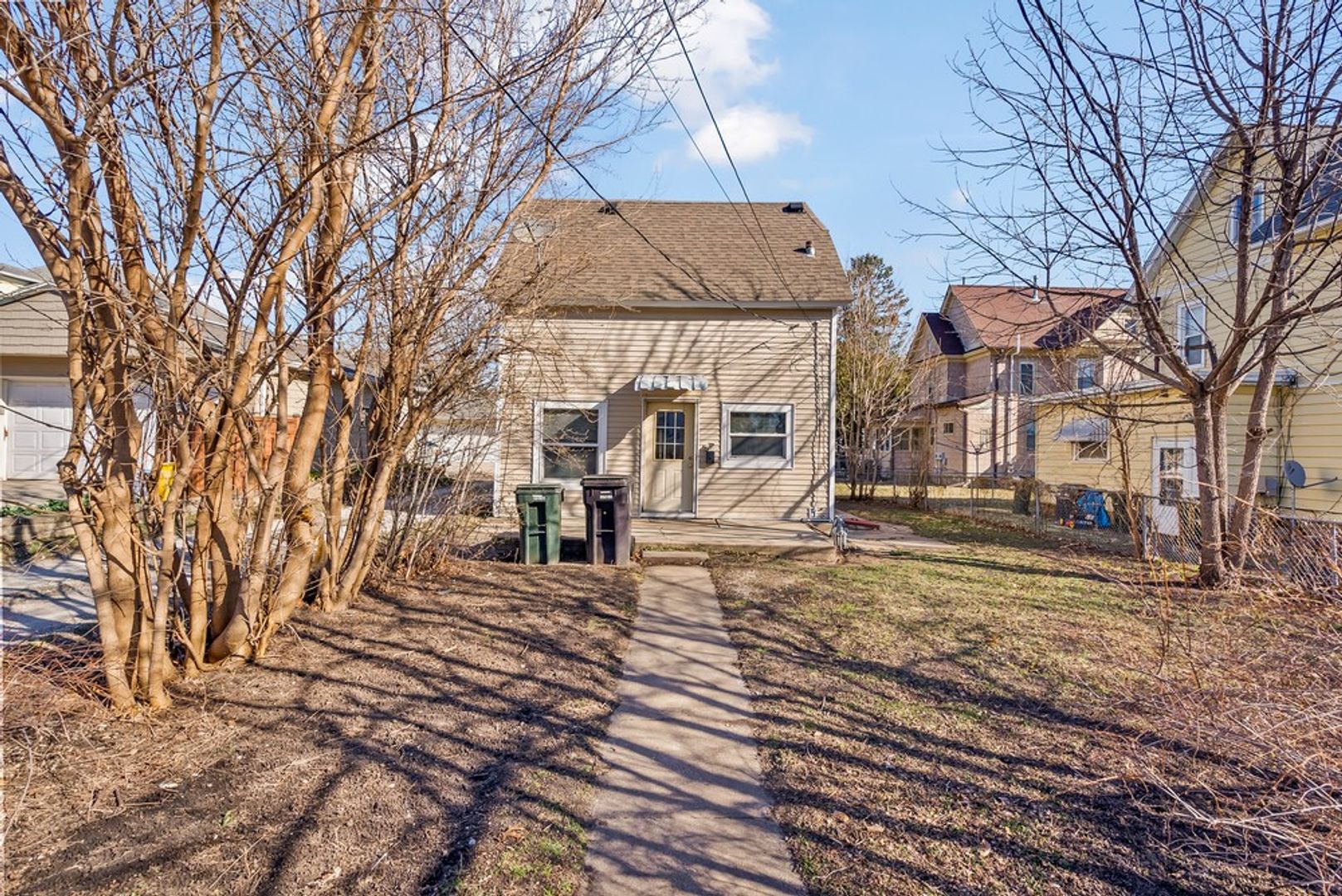 Cedar Falls House: 309 W 10th St