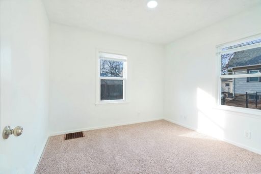 Listing photo thumbnail