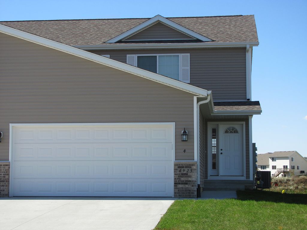 Cedar Falls House: 4925 Algonquin Dr #4