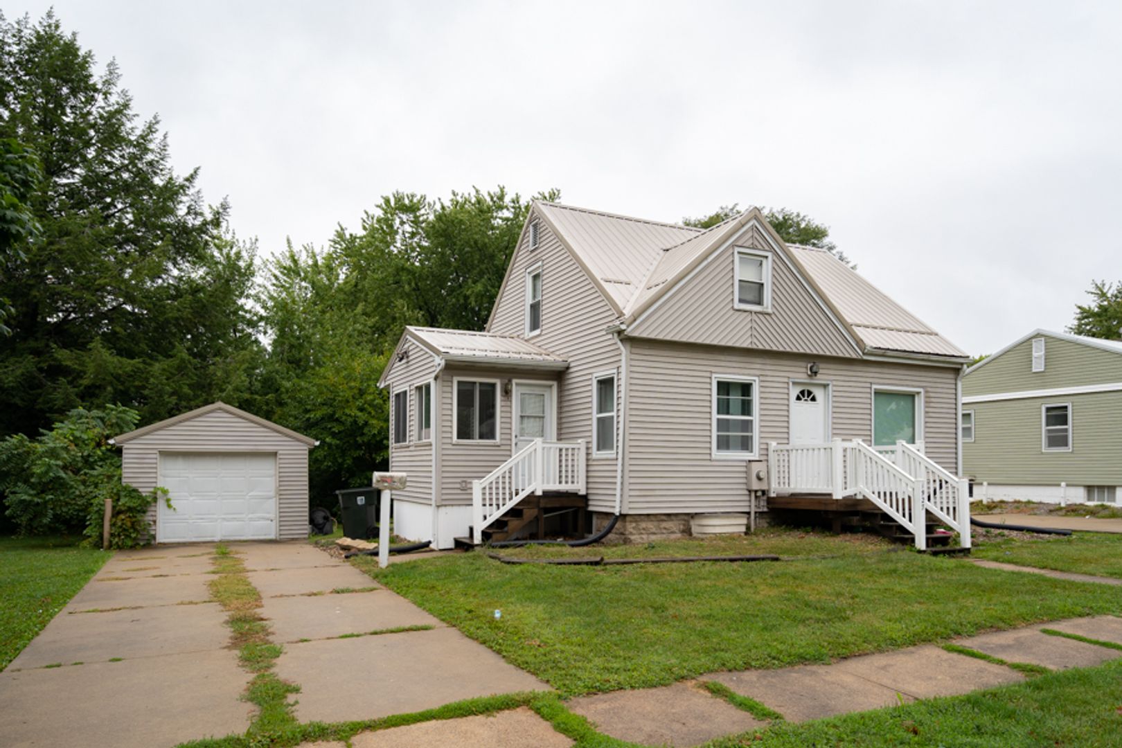 Cedar Falls House: 1927 Olive St