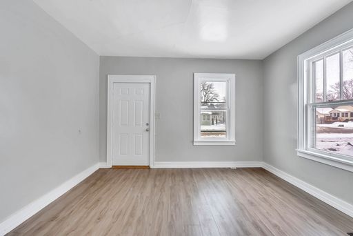 Listing photo thumbnail